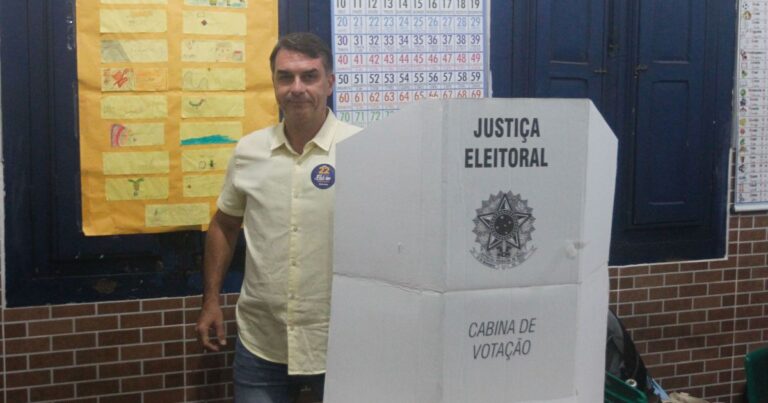 Campanha de Flávio desiste de contestar eleição após dados do TSE