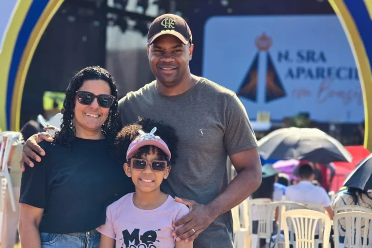 Famílias celebram Nossa Senhora Aparecida na Esplanada dos Ministérios