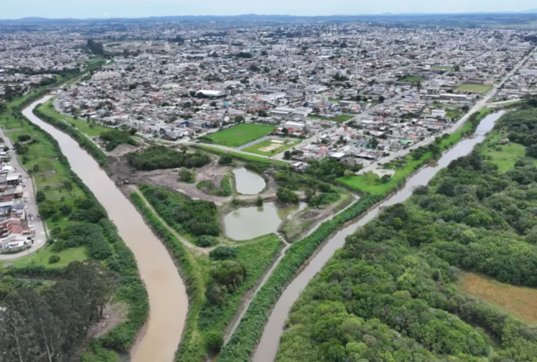 Pinhais constrói parque capaz de armazenar 15 milhões de litros de água da chuva