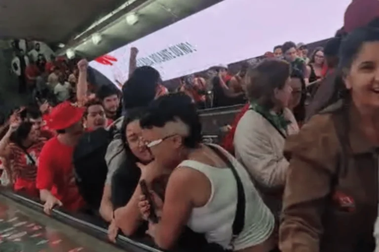 Apoiadores de Lula reclamam de spray de pimenta em festa na Avenida Paulista