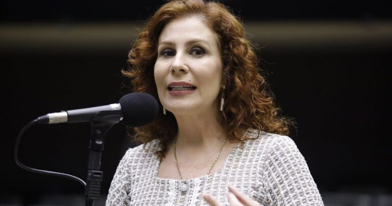 Itália marca audiência de extradição de Carla Zambelli para 29 de outubro