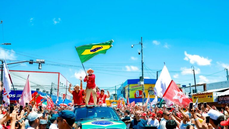 Articulista critica PT por reduzir promessas entre programas de 2018 e 2026