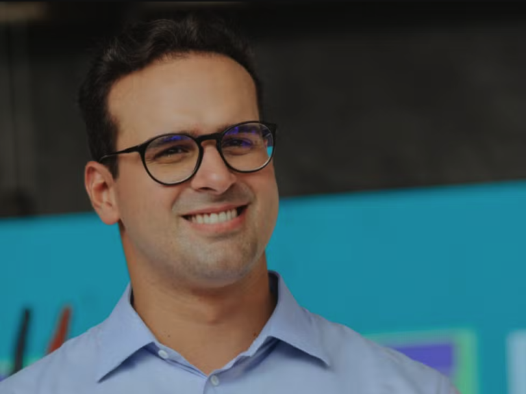 Lucas Ribeiro lidera disputa pelo governo da Paraíba com 45% das intenções
