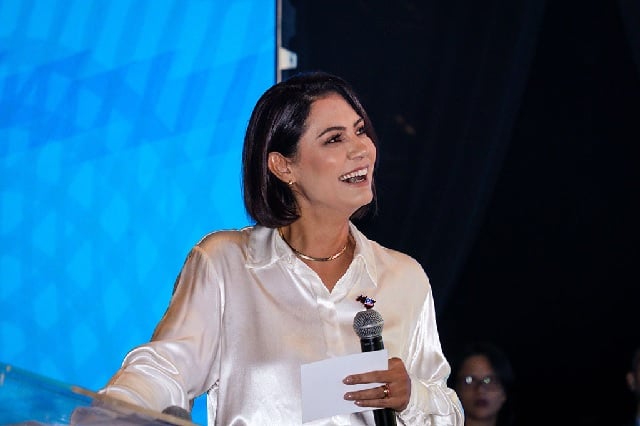 Michelle Bolsonaro diz que eleição centra em marido e injustiçados de 8 de janeiro