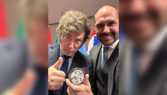 Eduardo Bolsonaro se encontra com Milei em Washington durante evento conservador