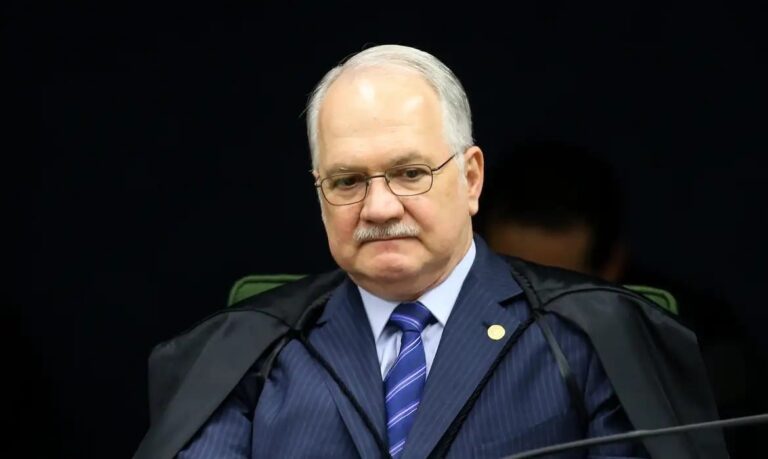 Fachin alerta sobre riscos do protagonismo judicial excessivo no STF
