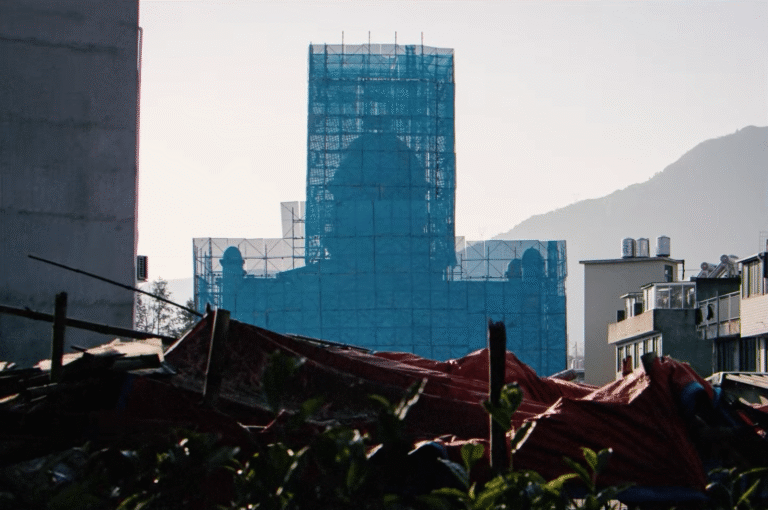 China demoliu igreja independente e transformou local em parque público