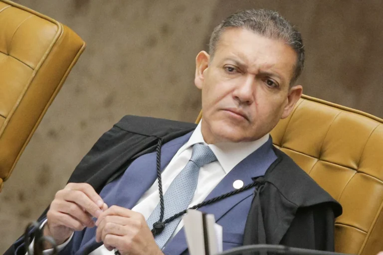 Nunes Marques determina suspensão do canal Exército do Lula no WhatsApp