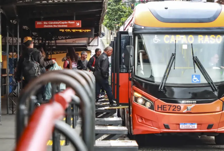 Urbs altera horários dos ônibus de Curitiba no feriado de 12 de outubro
