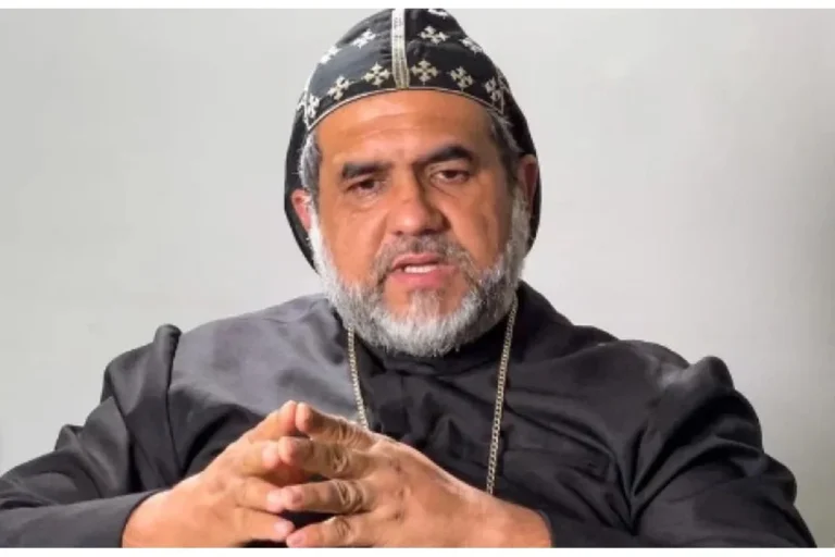 Padre Kelmon pede doações para financiar campanha a favor de Flávio Bolsonaro
