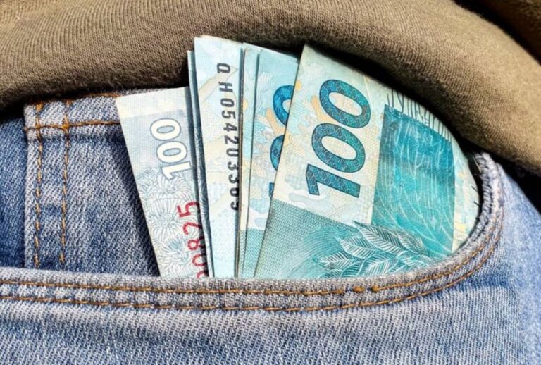 Empresas devem antecipar segunda parcela do 13º para 18 de dezembro em 2026