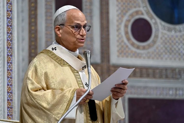 Papa Leão XIV será internado para retirada de nódulo no pulmão