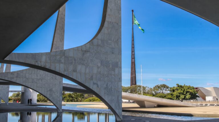 Convergência Brasil declara apoio a Flávio Bolsonaro e critica política fiscal do governo
