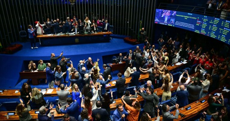 Emenda constitucional acaba com escala 6x1 e reduz jornada a 40 horas semanais