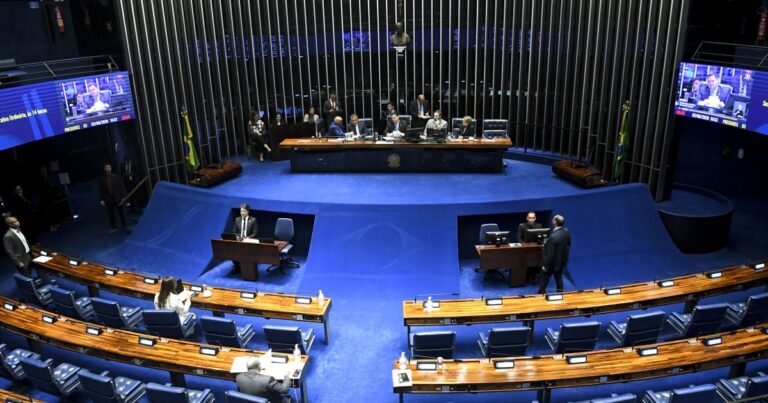 PL avalia votar a favor do fim da escala 6x1 no Senado