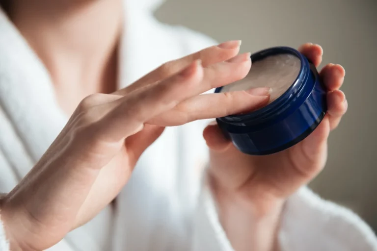 Anvisa alerta para checagem de pomadas capilares antes da compra