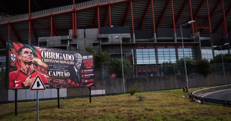 Painéis em apoio a Cristiano Ronaldo surgem em Portugal após atrito com Jorge Jesus