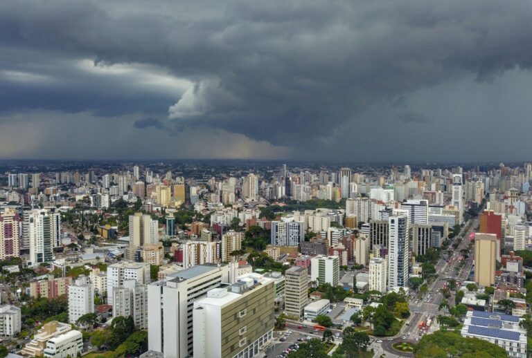 Massa de ar frio derruba temperaturas no Paraná neste fim de semana