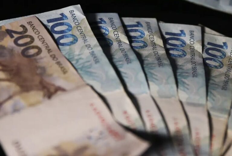 Primeira parcela do décimo terceiro será maior para trabalhadores com carteira