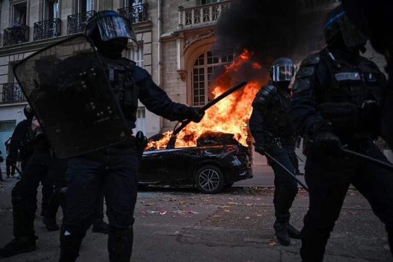 Europa enfrenta onda de protestos com confrontos e saques em várias cidades