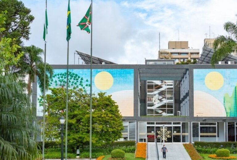 Prefeitura de Curitiba abre PSS com 1.443 vagas para professores