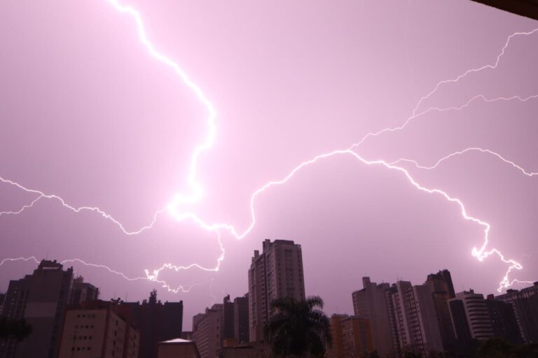 Defesa Civil alerta para temporais severos no Paraná nesta sexta-feira