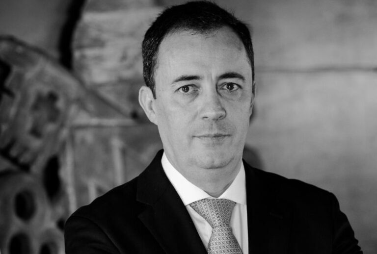 Reitor da PUCPR morre após ser atingido por objeto de acrílico nos EUA