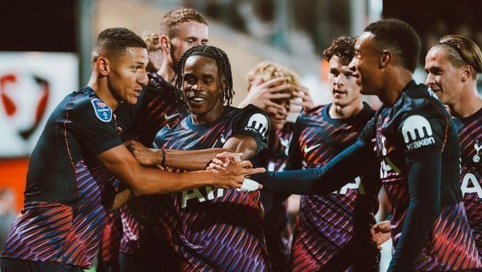 Richarlison marca pelo sub-21 do Tottenham mas time é eliminado