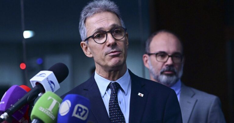 Romeu Zema indica afastamento da política após eleições de 2026