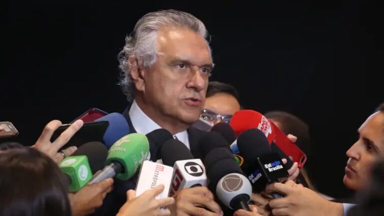 Caiado vota em Goiás e fala em livramento da violência e juros altos
