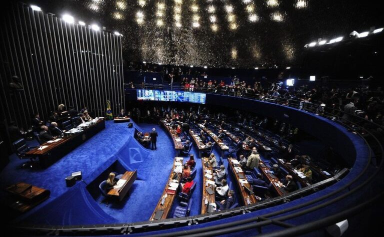 Senado renova 74% das cadeiras com derrota de Renan e Randolfe