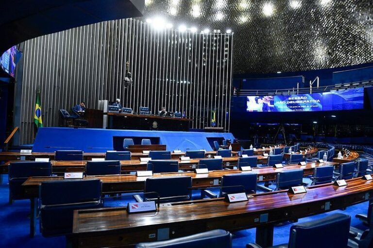 Senado pretende promulgar PEC do fim da jornada 6x1 na próxima semana
