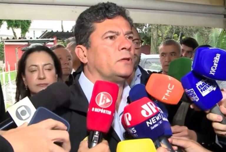 Sergio Moro vota em Curitiba e diz ter feito campanha limpa