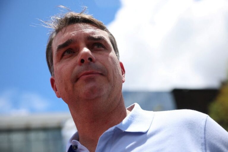 Republicanos anuncia apoio a Flávio Bolsonaro para presidência nesta quarta