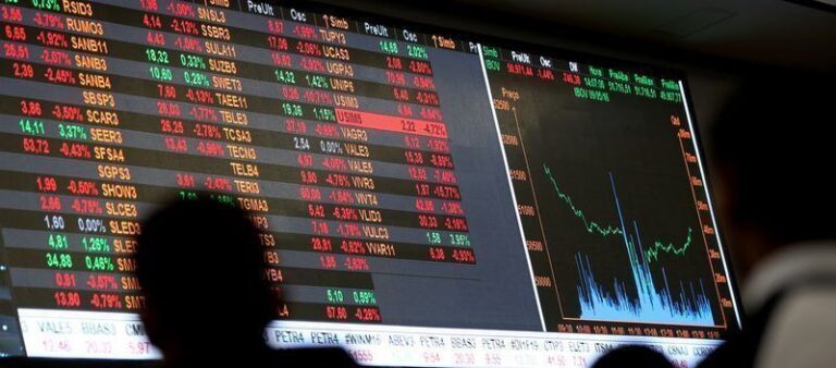 Ibovespa sobe 7,7% após primeiro turno e fecha acima de 200 mil pontos