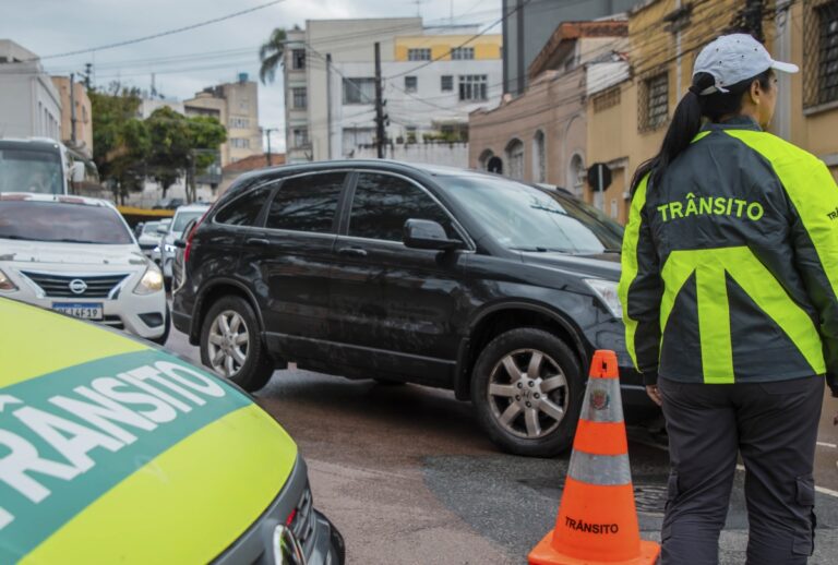 Prefeitura bloqueia vias em Curitiba neste fim de semana por eleições e festival