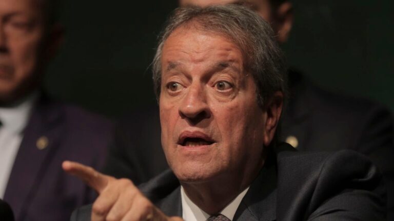 Valdemar critica carta de Flávio Bolsonaro sobre liderança da oposição