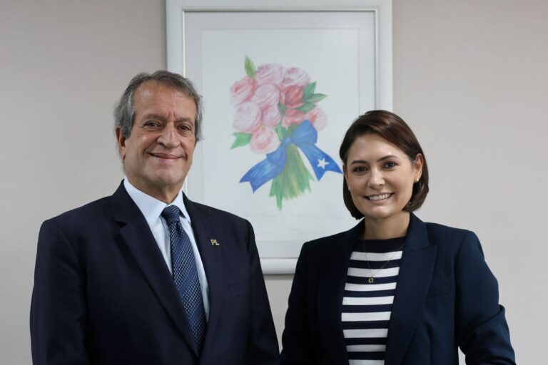 Valdemar se reúne com Michelle para discutir futuro do PL após Flávio deixar país