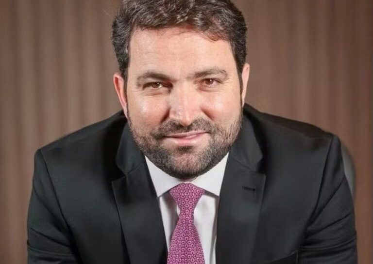 Advogado investigado com Flávio Bolsonaro movimentou R$ 6,6 bi em apostas na Blaze