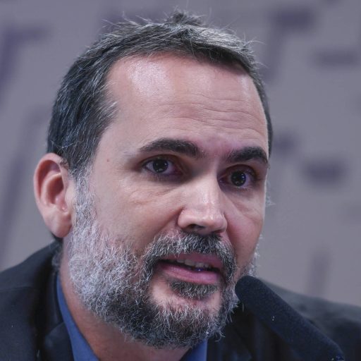 Governo reduz PIS/Pasep e Cofins sobre gasolina em R$ 0,63 por litro