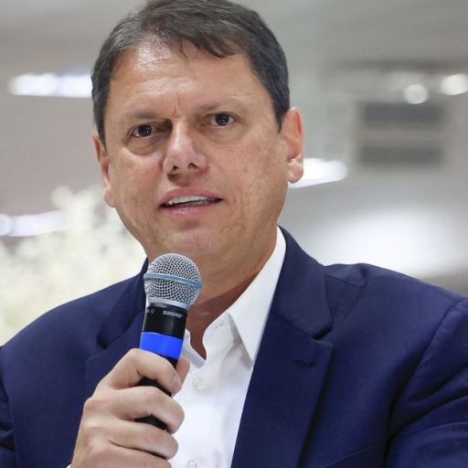 Pesquisa aponta que 64% aprovam trabalho de Tarcísio de Freitas