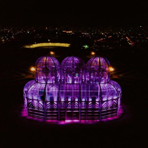 Curitiba ilumina monumentos de roxo em setembro para conscientizar sobre fibrose cística