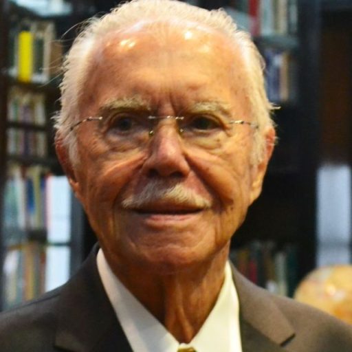 José Sarney continua internado com pneumonia sem previsão de alta