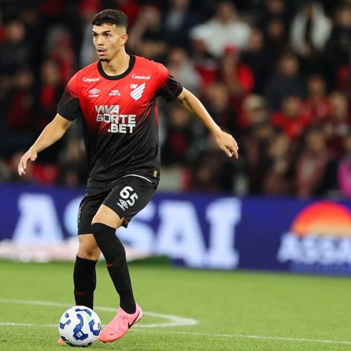 Dez clubes europeus monitoram zagueiro do Athletico Paranaense