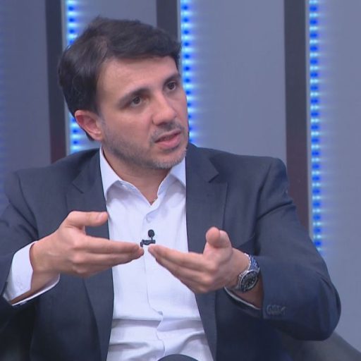 Renan defende nova Constituição e critica decisões de ministros do STF