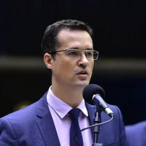 TSE suspende campanha de Deltan Dallagnol, mas mantém nome na urna