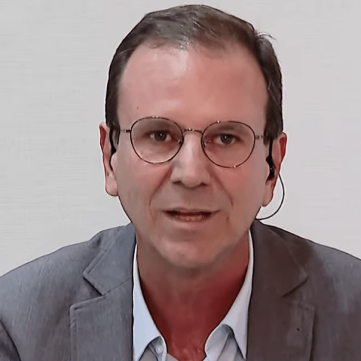 Paes promete aprofundar limpeza da máquina pública iniciada por Couto no Rio