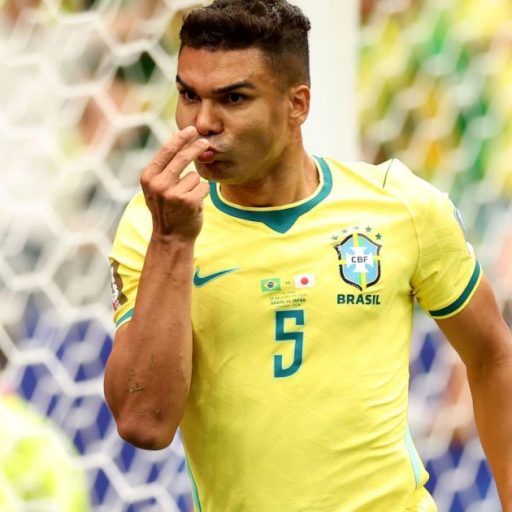 Casemiro marca de cabeça e Brasil empata com Japão