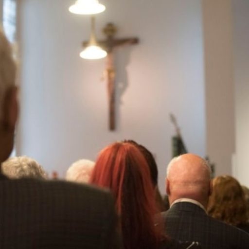 Frequência a cultos protestantes cresce nos EUA, mas conversões despencam