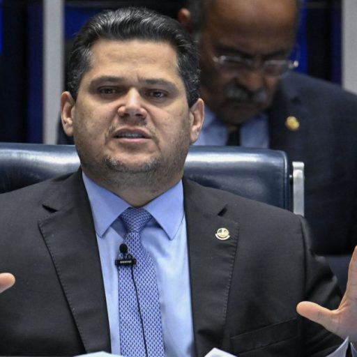 Alcolumbre adia votação da PEC 6×1 para depois das eleições